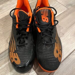 Men’s New Balance Black and Orange Metal Baseball Cleats with Dynamic Design